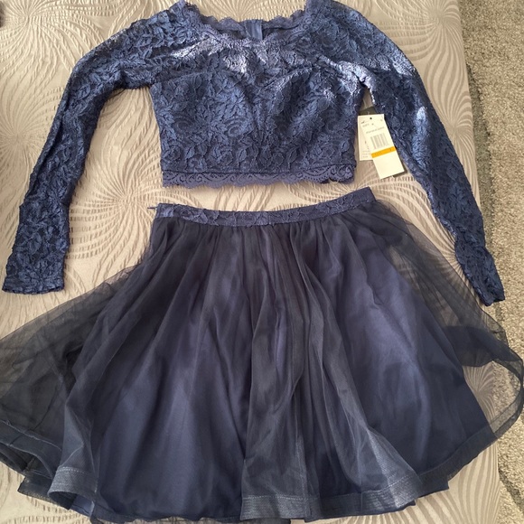 Long Sleeve Lace Two-Piece Skater Dress - Picture 4 of 5
